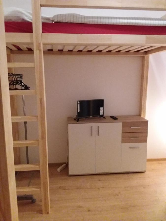 Living In The Box — Photos 3